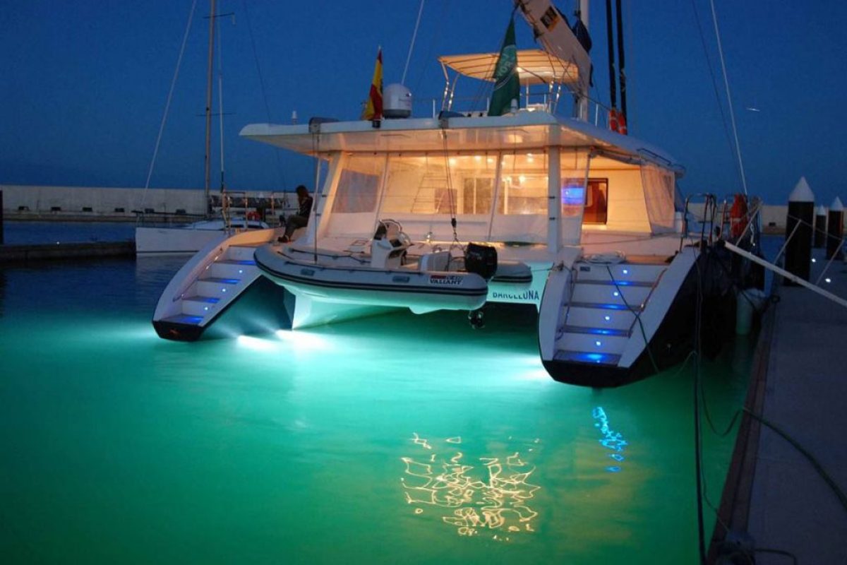 bluefinled-underwater-lights-catamaran-1024x683