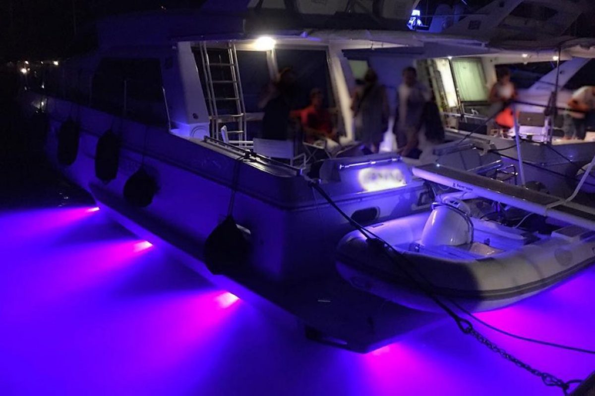 bluefinled-underwater-lights-rgbw-1024x683